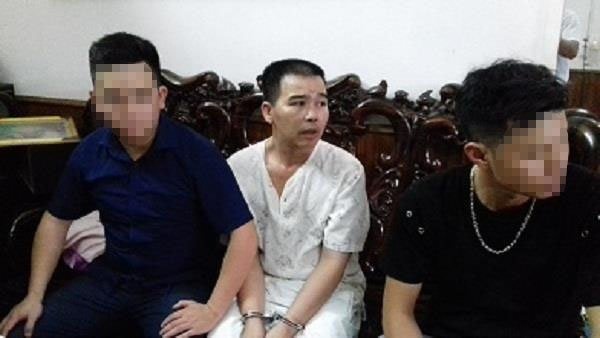 bat doi tuong di sieu xe porche cayenne cho 14 banh ma tuy