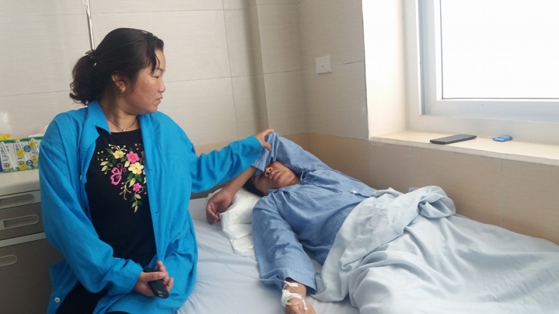 ha noi nam thanh nien nhap vien sau khi bi dua ve cong an xa
