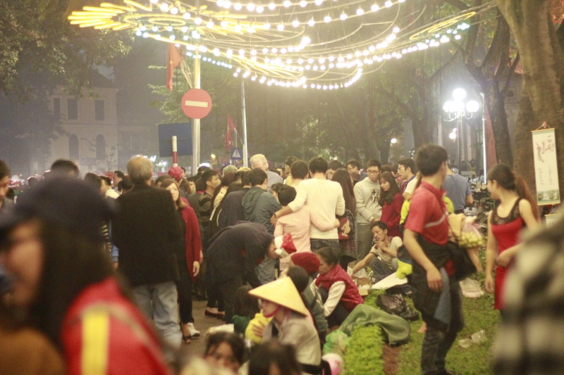tu 19 ha noi to chuc pho di bo quanh ho hoan kiem