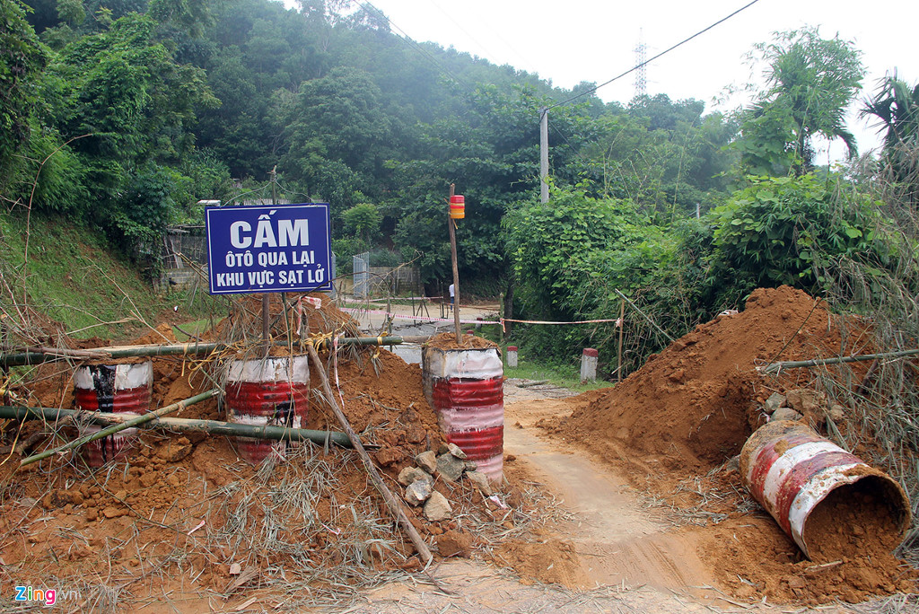 canh hoang tan noi xom ven song hoa binh sau tran sat lo
