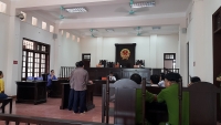 mot phu nu tu vong khi roi tu tang 10 xuong dat