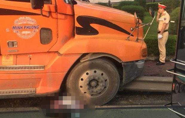 doi nam nu gap nan tren duong phuot mot nguoi tu vong