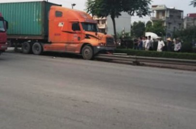 doi nam nu gap nan tren duong phuot mot nguoi tu vong