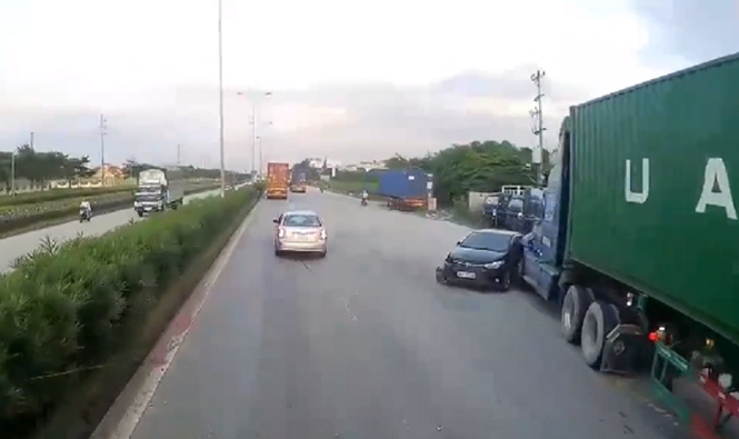 nong tren mang xa hoi ba xe dung do dan mang dau dau tim thu pham