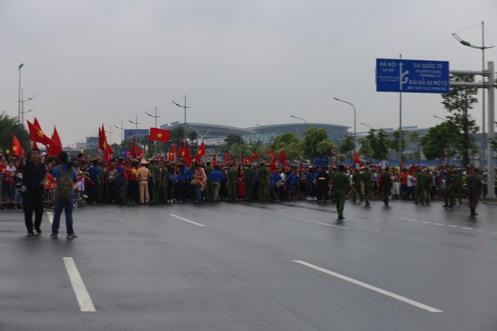 nguoi ham mo doi noc o to don doi tuyen u23 viet nam