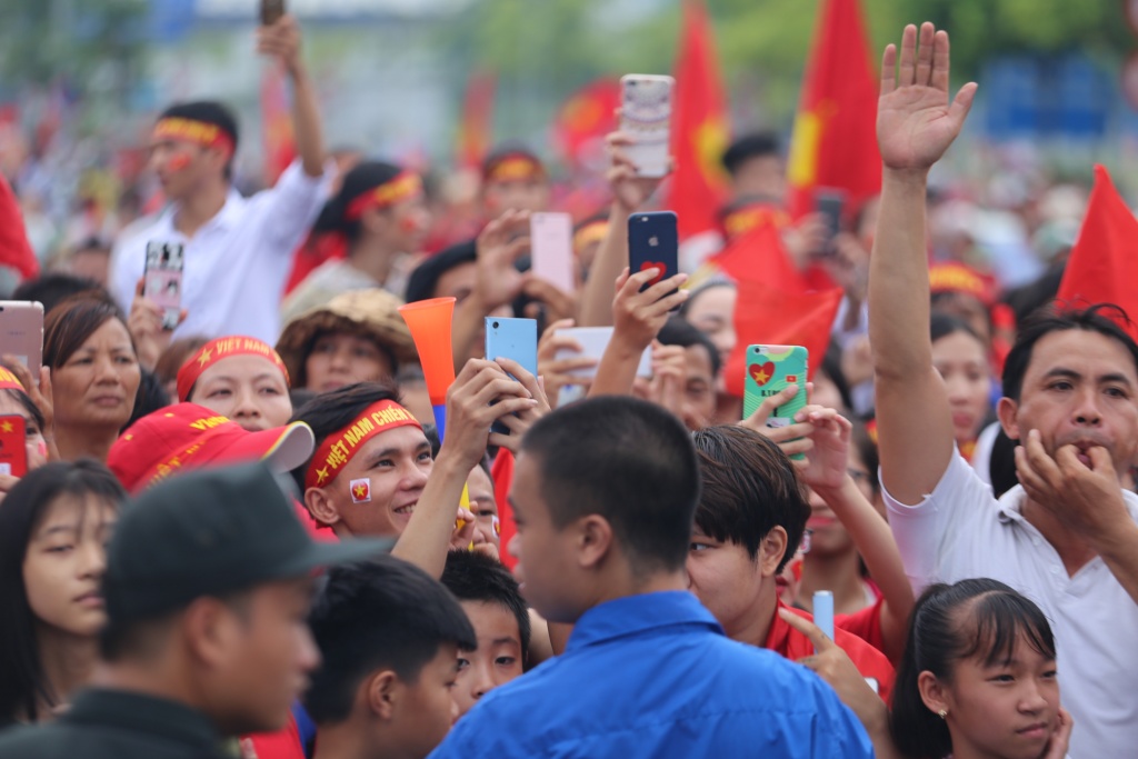 nguoi ham mo doi noc o to don doi tuyen u23 viet nam