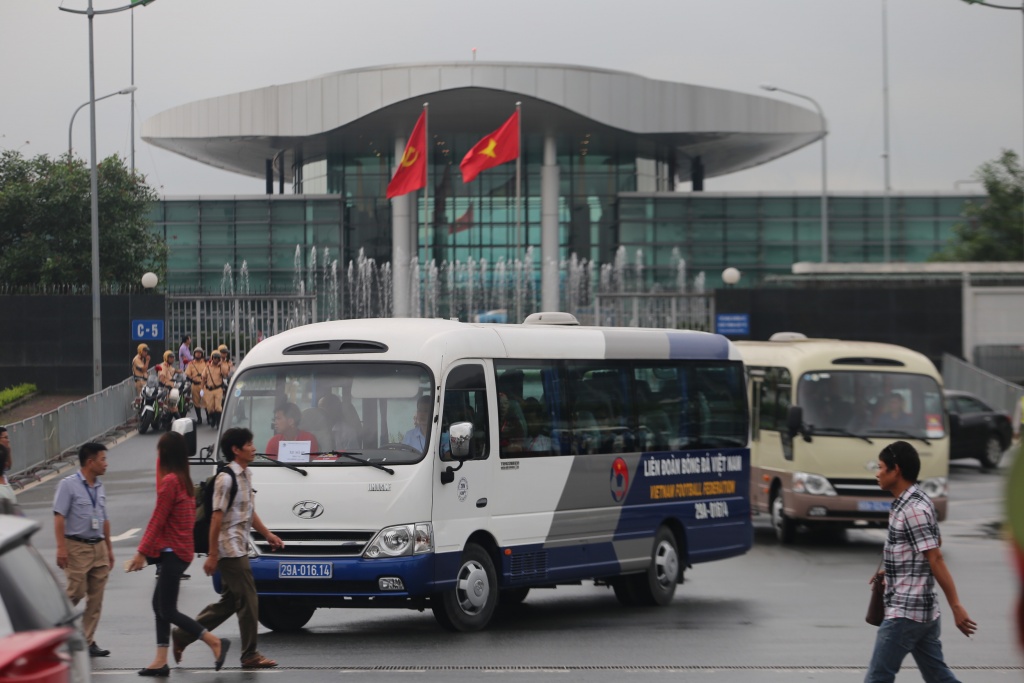 nguoi ham mo doi noc o to don doi tuyen u23 viet nam