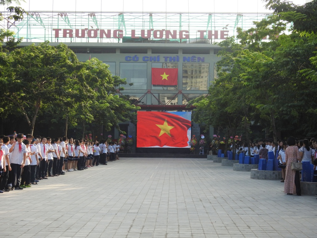 nuoc mat roi trong ngay khai giang dau tien vang bong thay van nhu cuong