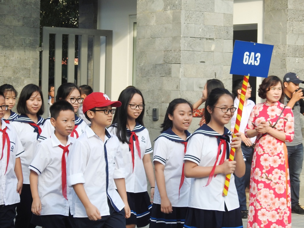 nuoc mat roi trong ngay khai giang dau tien vang bong thay van nhu cuong