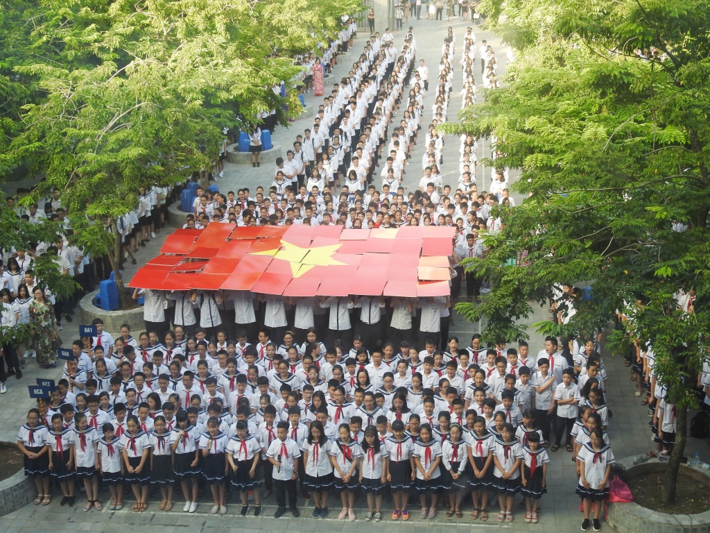 nuoc mat roi trong ngay khai giang dau tien vang bong thay van nhu cuong
