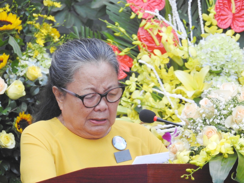 nuoc mat roi trong ngay khai giang dau tien vang bong thay van nhu cuong