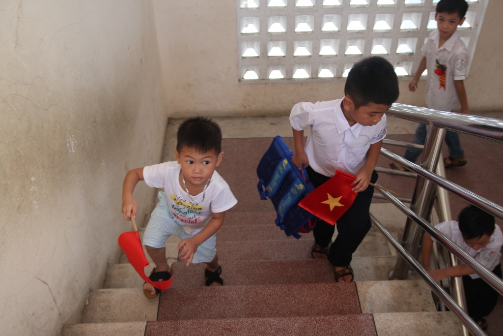 nguoi me bi trao nham con o ba vi toi muon con den truong vui ve va co ky uc dep