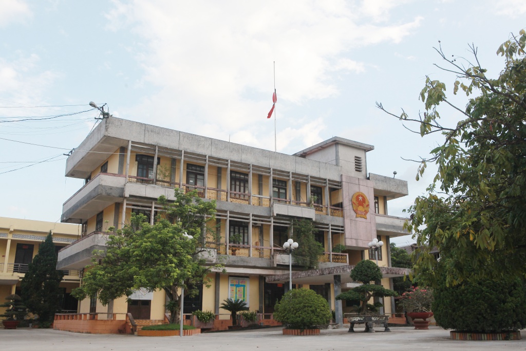 treo co ru trong le quoc tang chu tich nuoc tran dai quang tai que nha
