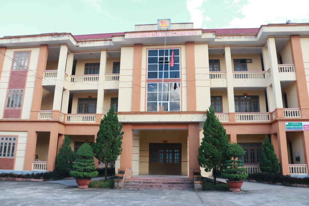 treo co ru trong le quoc tang chu tich nuoc tran dai quang tai que nha