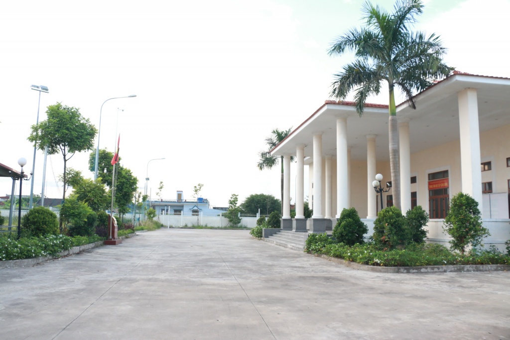 treo co ru trong le quoc tang chu tich nuoc tran dai quang tai que nha