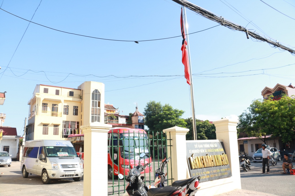 treo co ru trong le quoc tang chu tich nuoc tran dai quang tai que nha