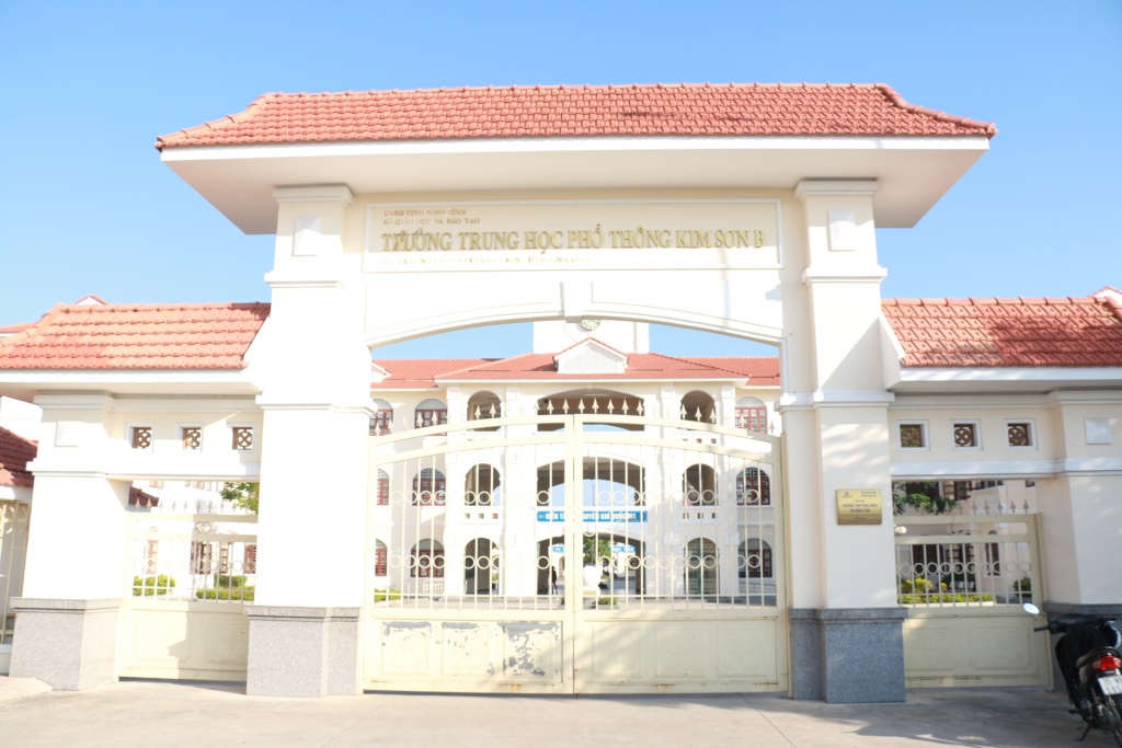 treo co ru trong le quoc tang chu tich nuoc tran dai quang tai que nha