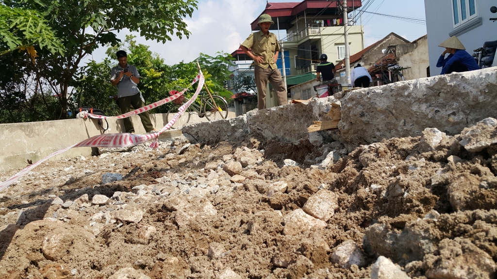 Đê sông Nhuệ mới đưa vào sử dụng đã xuống cấp nghiêm trọng de song nhue moi dua vao su dung da xuong cap nghiem trong