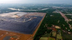 Dân phản ứng vì nghi nước thải tràn từ bãi rác Đa Phước