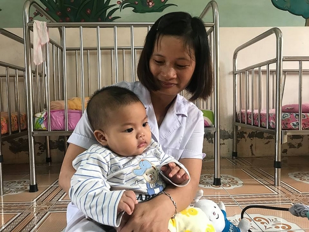vu be trai 7 thang tuoi duoc nu thieu uy cho bu ba ngoai den xet nghiem adn nhung chua quay lai