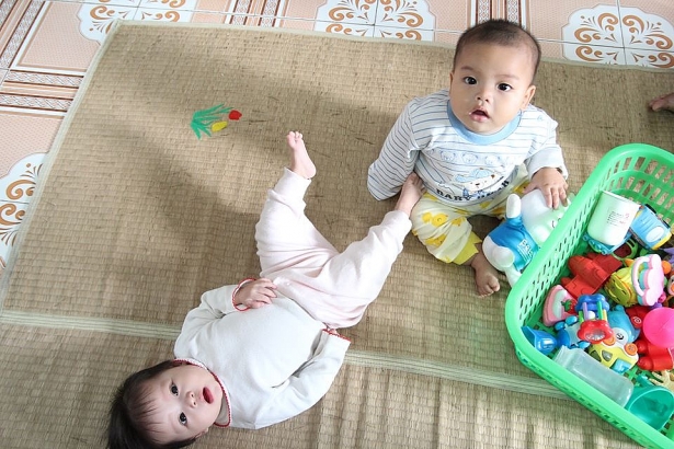 vu be trai 7 thang tuoi duoc nu thieu uy cho bu ba ngoai den xet nghiem adn nhung chua quay lai