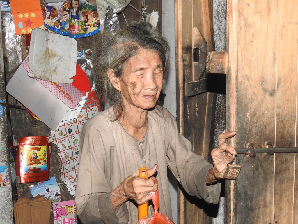 xot xa canh nguoi me 88 tuoi mu loa hon 40 nam nuoi nguoi con dien dai