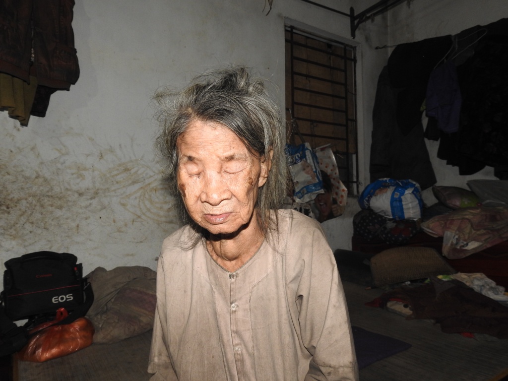 xot xa canh nguoi me 88 tuoi mu loa hon 40 nam nuoi nguoi con dien dai