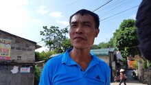 Vụ giết mẹ ở Hòa Bình: Bị bắt làm con tin, bé trai khóc nhiều rồi thiếp đi trong vòng tay của bố