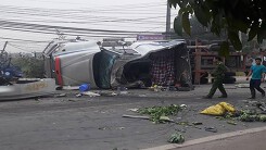 Lật xe container, 4 người thương vong