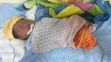 Hà Nội: Bé gái sơ sinh bị bỏ rơi tại Bệnh viện Thanh Nhàn
