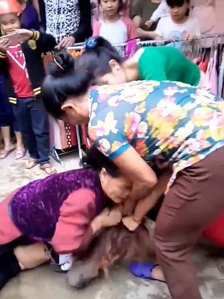 tuyen quang me chong 70 tuoi cung con dau di danh ghen co nhan tinh cua con trai