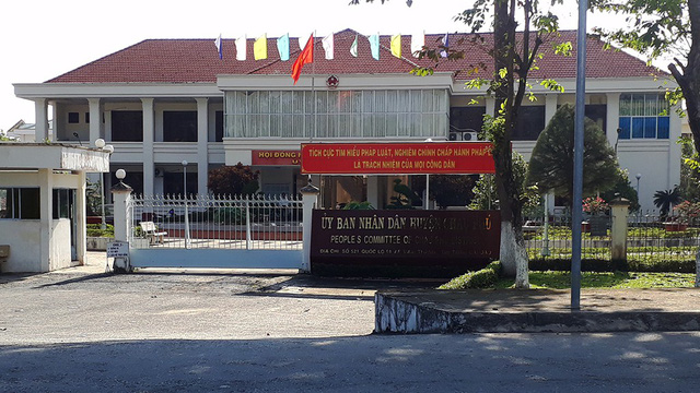 bi canh cao pho chu tich huyen bao khong biet toi gi