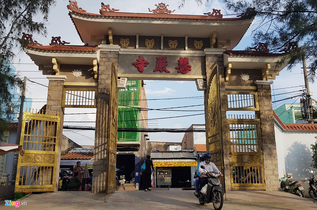 than den nang cao 3 m giang duong ngoi chua 2000 tan o sai gon