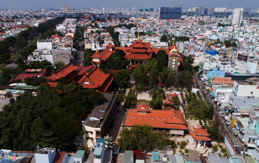 than den nang cao 3 m giang duong ngoi chua 2000 tan o sai gon