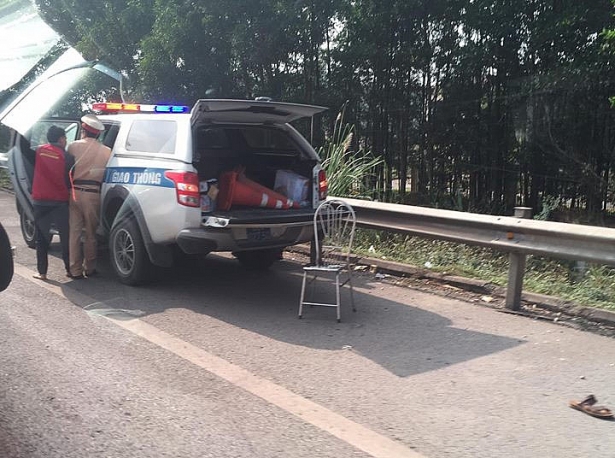 thieu ta csgt bi xe may kep 3 dam o cao toc ha noi thai nguyen da tu vong