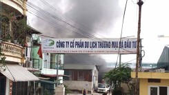 Hà Nội: Đang cháy lớn ở kho xưởng gần bến xe Nước Ngầm