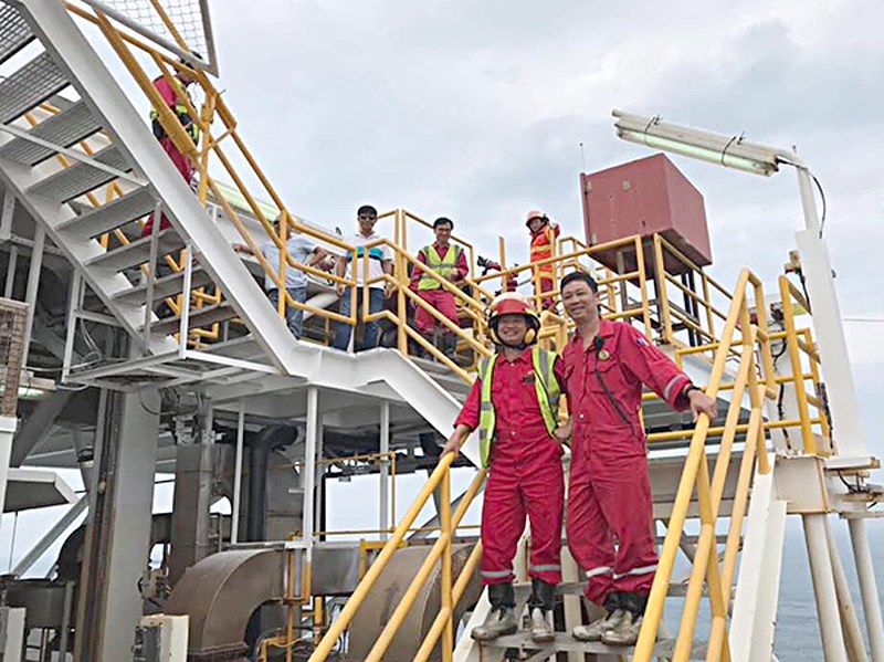 Trực thăng đưa người giàn khoan vào bờ tránh bão truc thang dua nguoi gian khoan vao bo tranh bao
