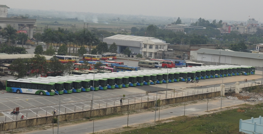 can canh xe buyt nhanh brt tai ben xe yen nghia