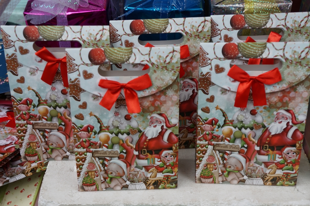 Thị trường Noel: Nhích giá khoảng 10% so với năm trước thi truong noel nhich gia khoang 10 so voi nam truoc