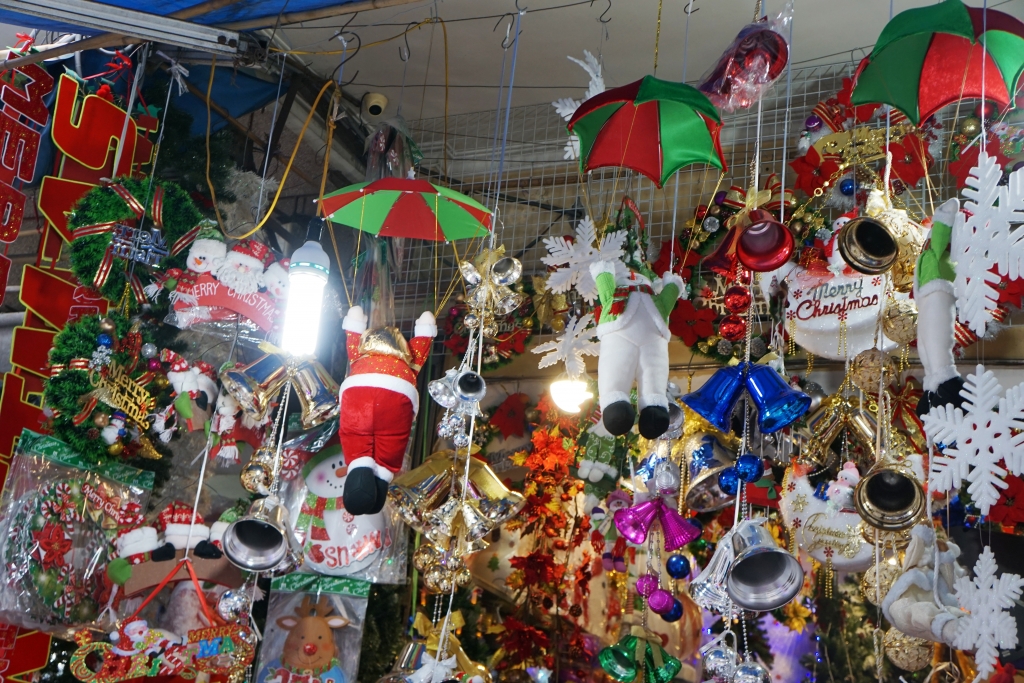 ong gia noel lac vong truot patin nhay du du day don giang sinh