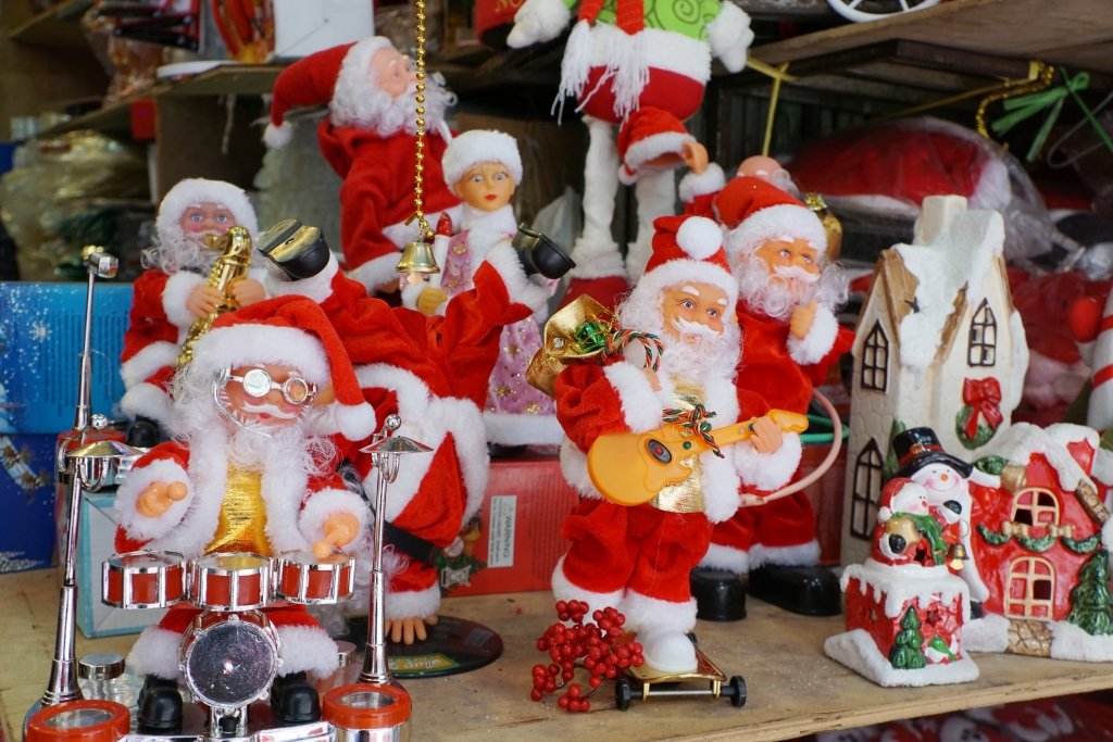ong gia noel lac vong truot patin nhay du du day don giang sinh