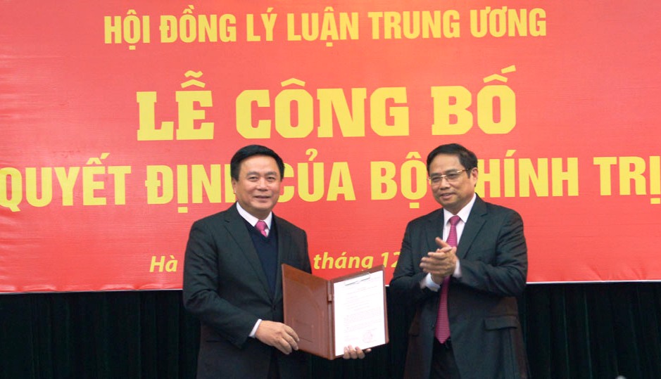 cong bo quye t di nh cu a bo chi nh tri ve cong ta c ca n bo