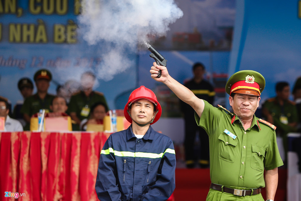 900 nguoi dien tap chua chay tong kho xang dau lon nhat sai gon