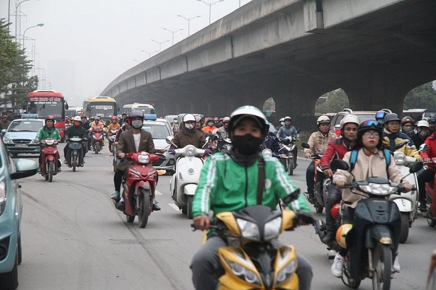 nguoi dan do ve que nghi tet cac tuyen duong cua ngo thu do un tac cuc bo