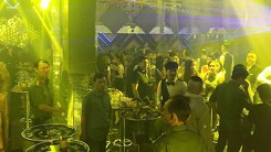 Cảnh sát bao vây 2 quán bar tại Sài Gòn