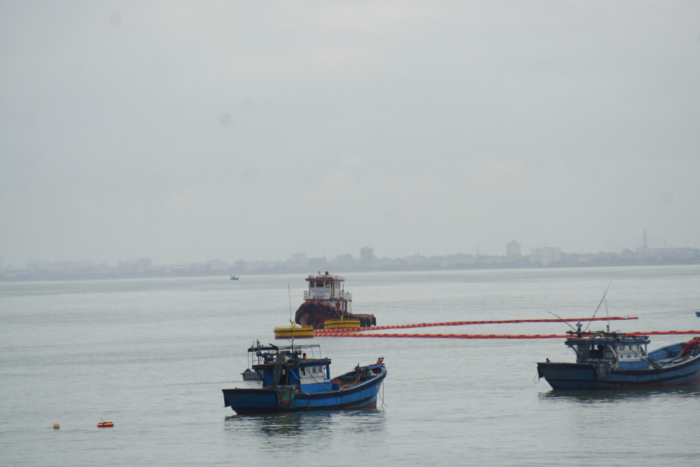 tau cho dau dam vao chan cau cang da nang