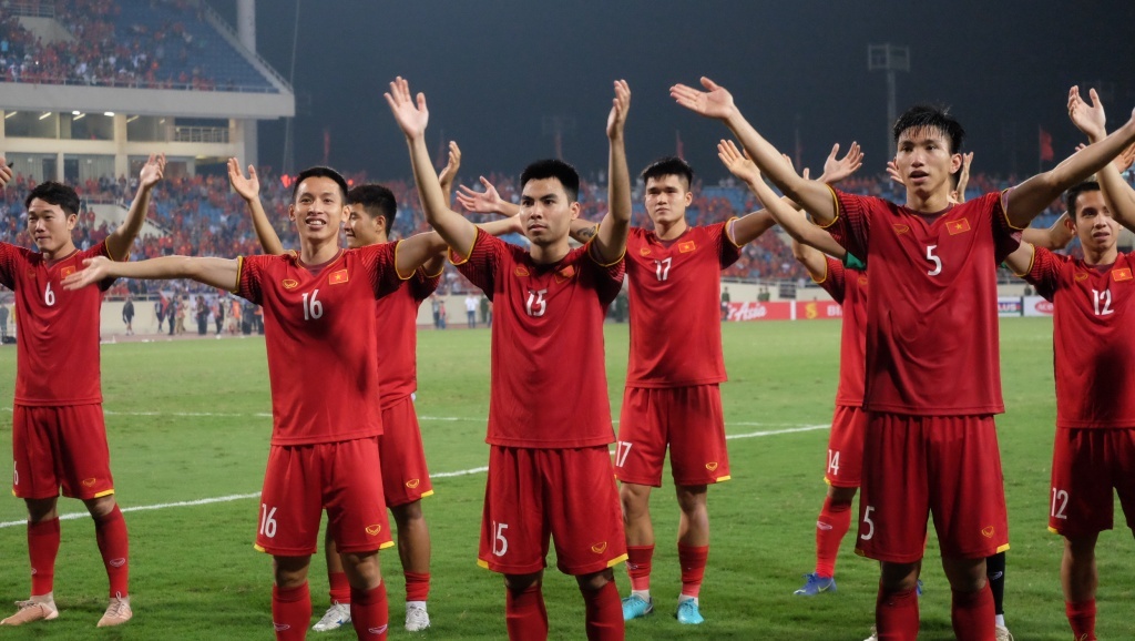 doi tuyen viet nam nhan mua tien thuong sau khi gianh ve vao chung ket aff cup