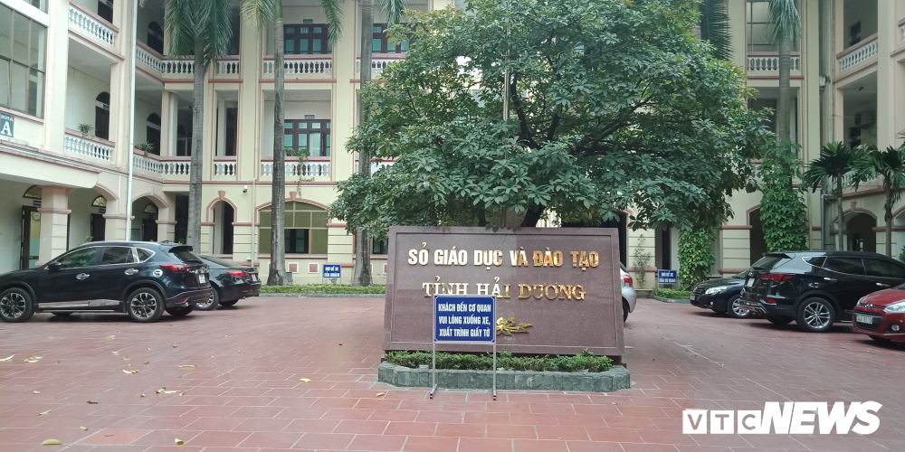 giam doc so gd dt hai duong cung hang chuc can bo bo nhiem so di tham quan trong ngay lam viec