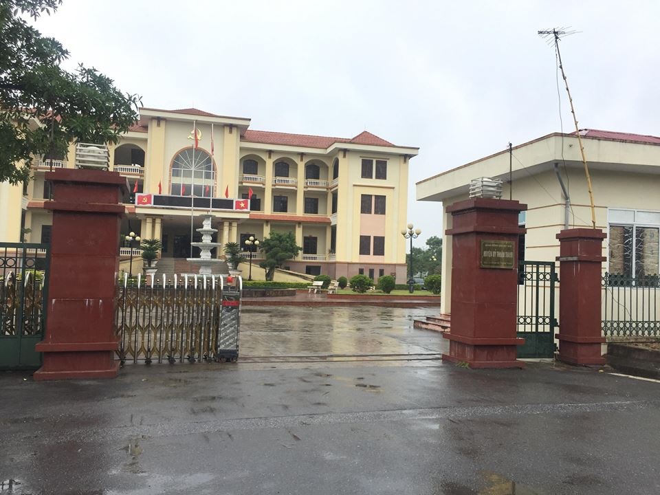 vu chu tich thi tran ho bi bat gap voi nguoi phu nu trong nha nghi ong h thua nhan co vao nha nghi