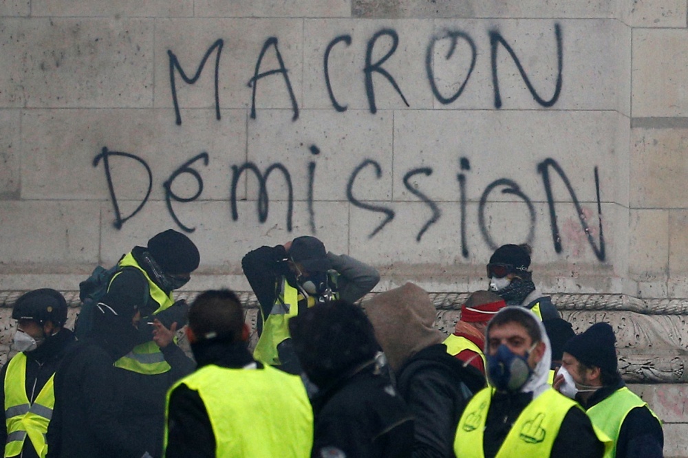 phong trao ao vang chuan bi bieu tinh quy mo lon doi tong thong macron tu chuc